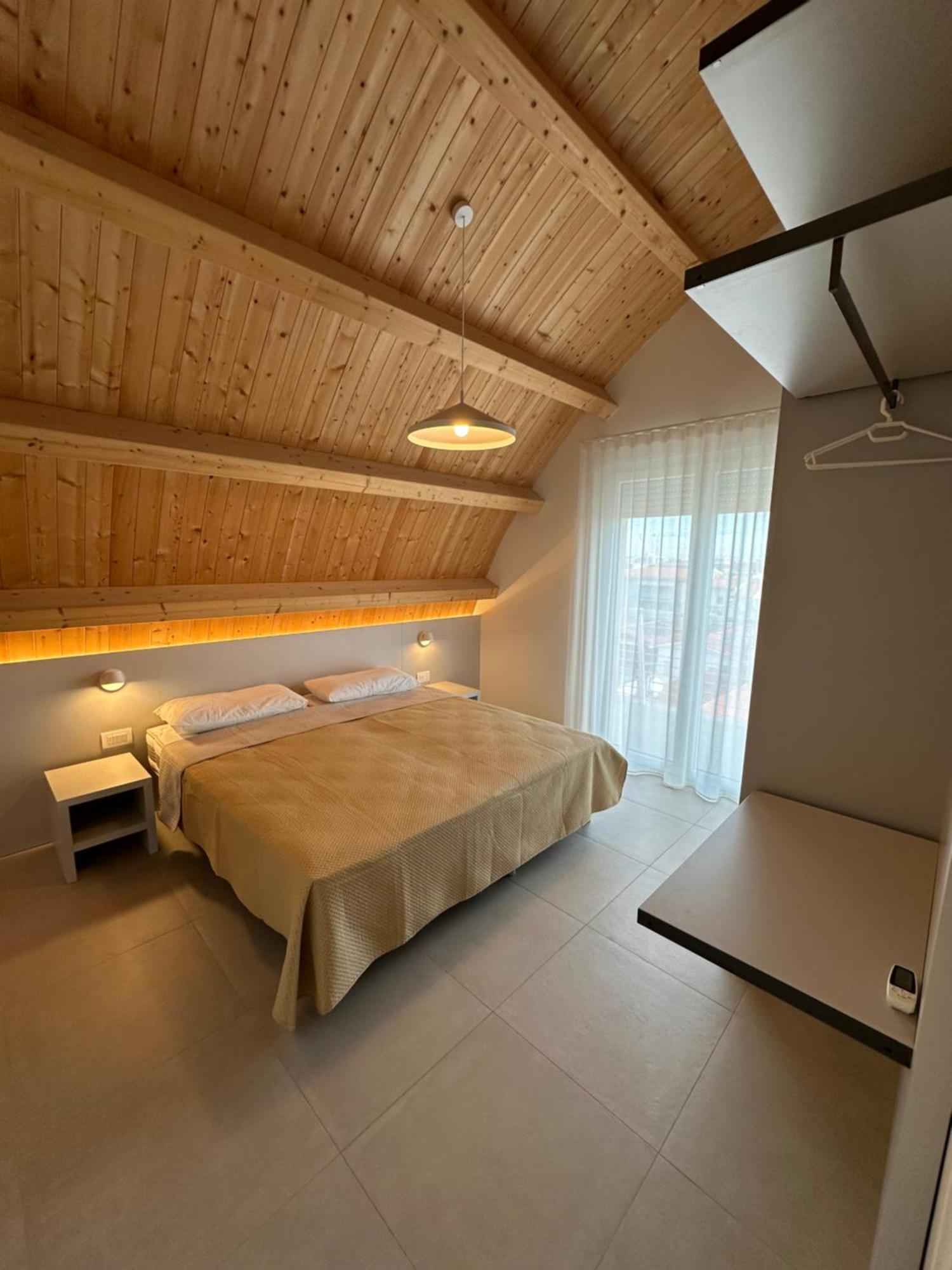Woody Green Penthouse Sea View - Agenzia Cocal 카오를레 외부 사진