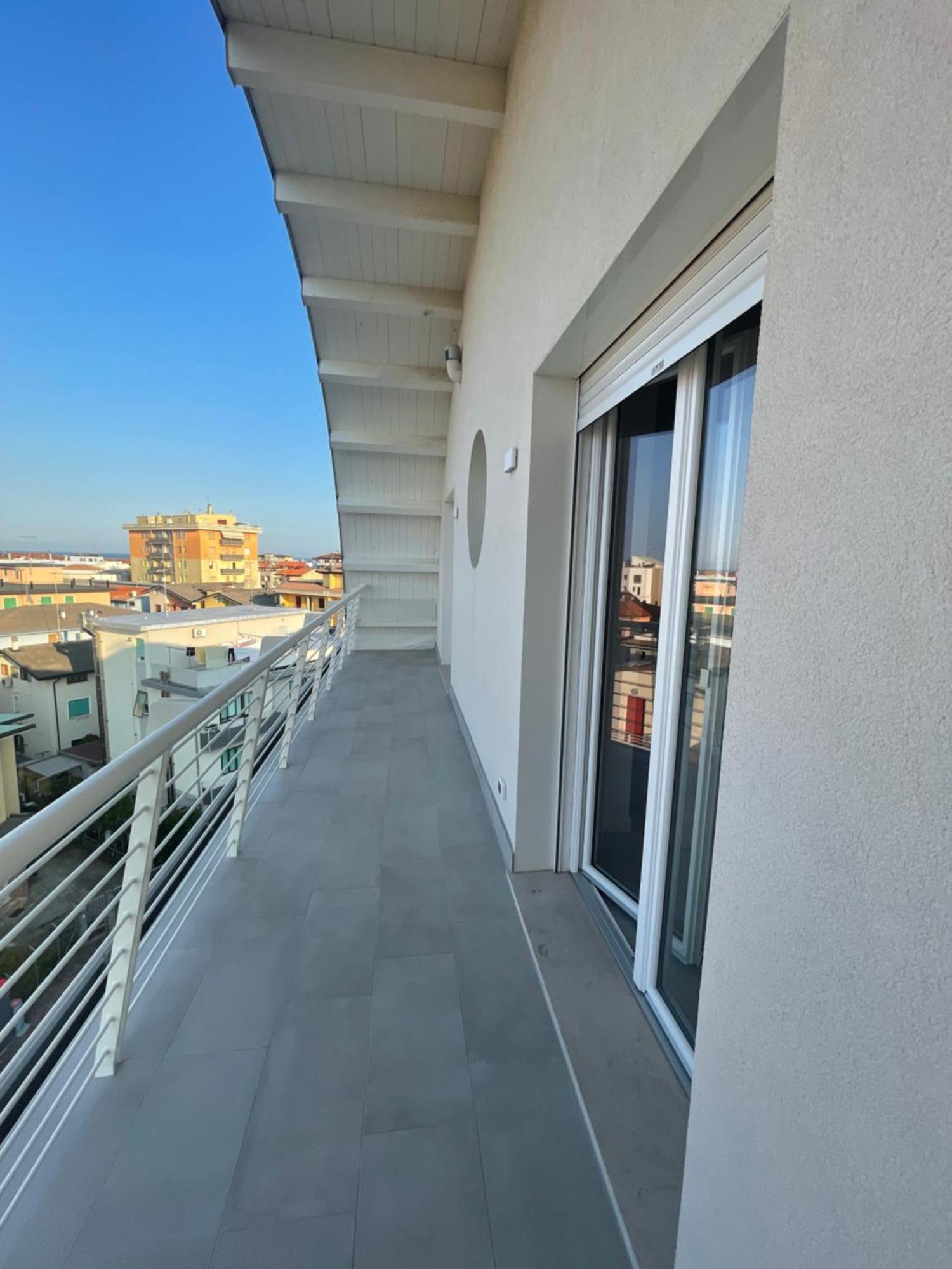 Woody Green Penthouse Sea View - Agenzia Cocal 카오를레 외부 사진